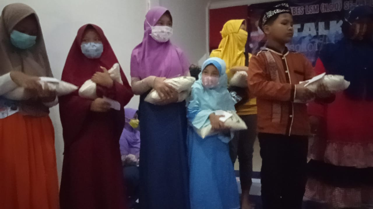 Foto pada Saat Santunan Anak Yatim Dikantor Mabes NGO.