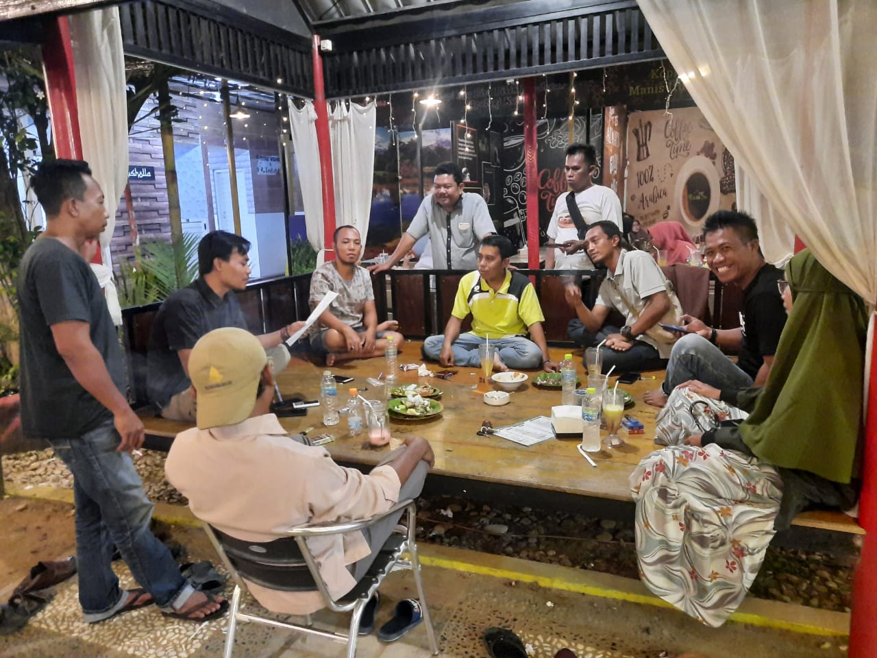 Pada Saat Buka Puasa bersama Di Cafe Bani Food Court.